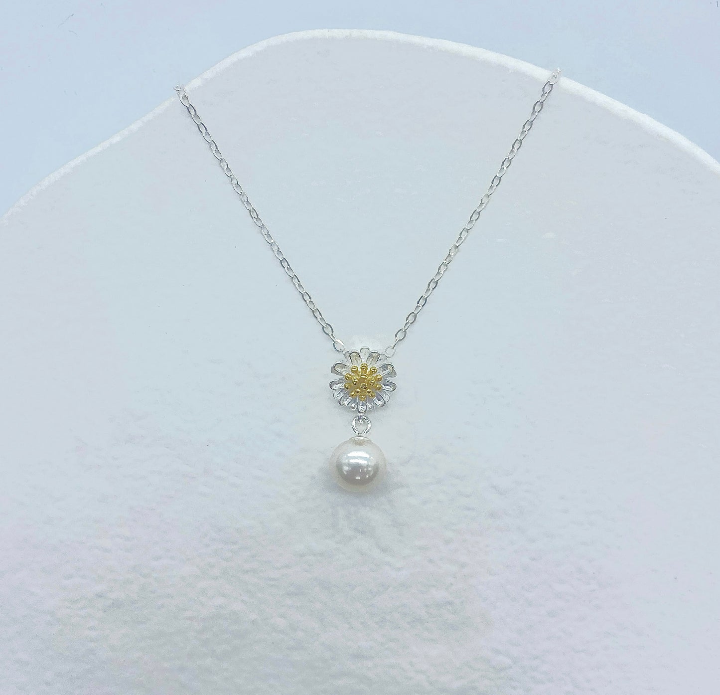Daisy Pearl Necklace