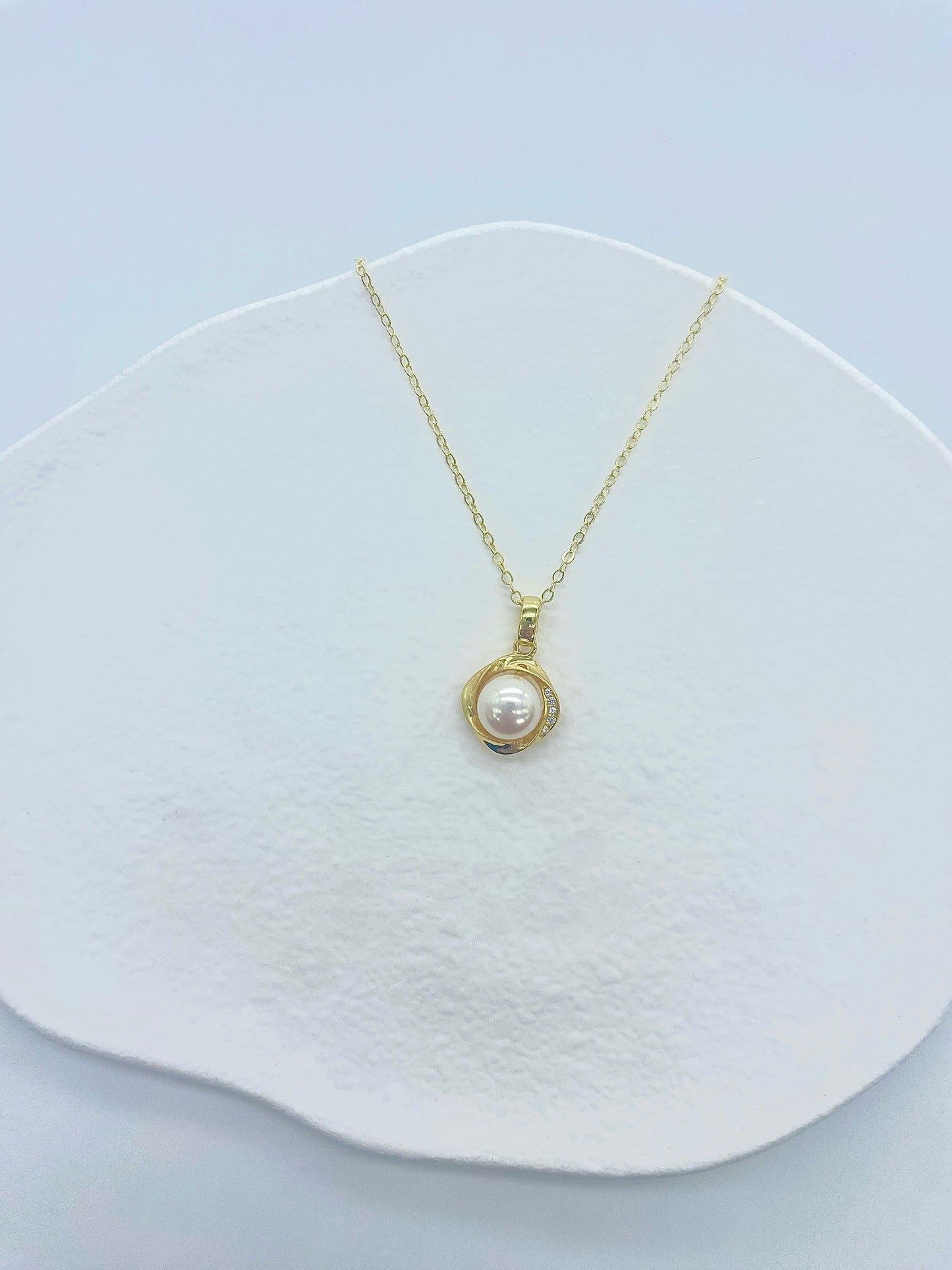 Classic Pearl Necklace