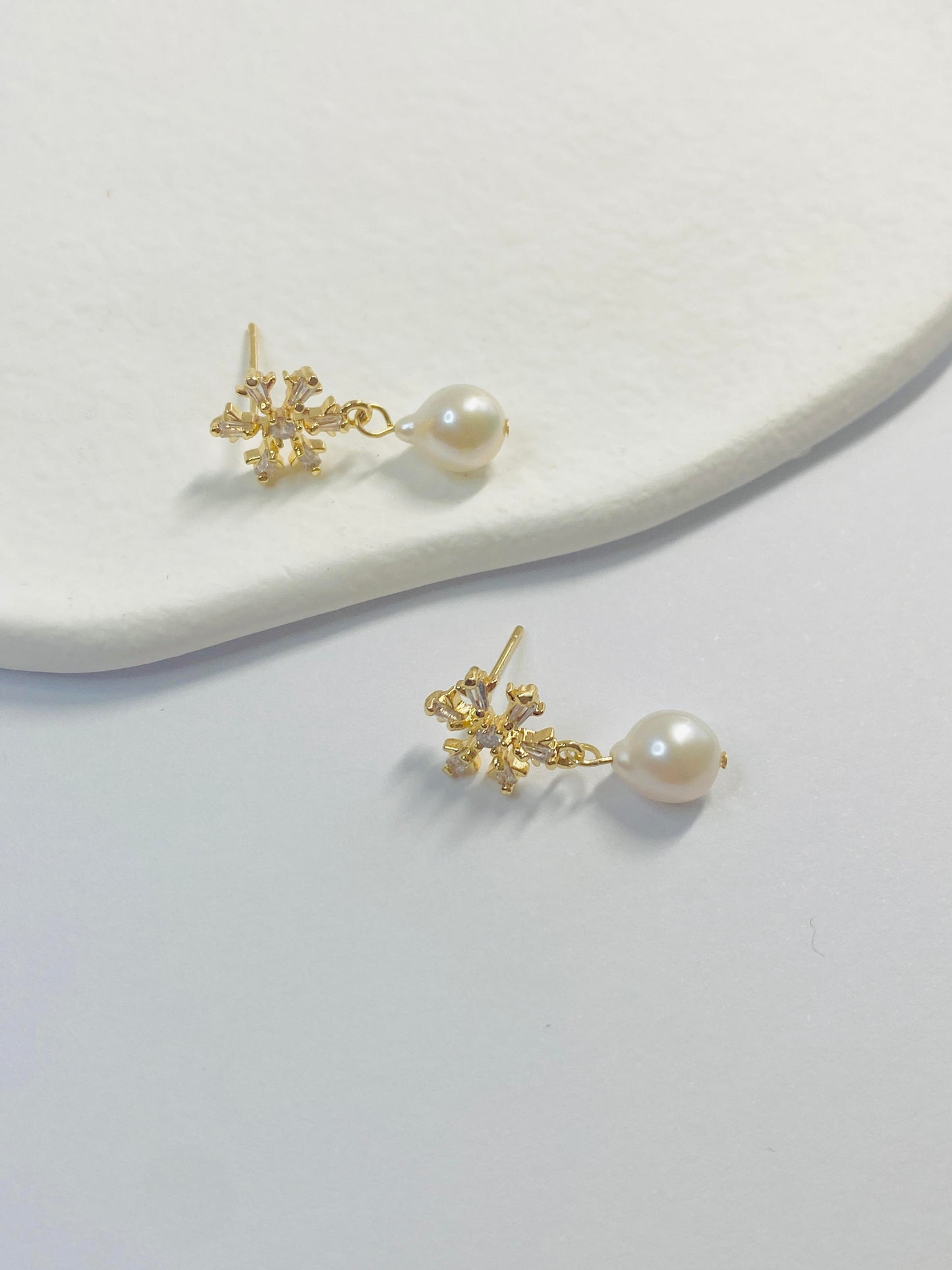 Snow Flake Pearl Earrings