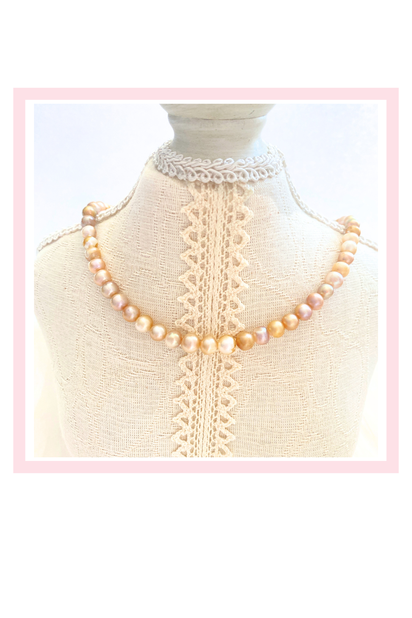 Light Green Pearl Necklace in Gold