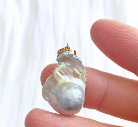 Baroque Pearl Pendant - White & Gold ish