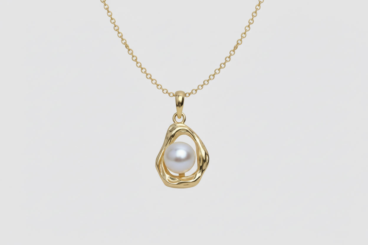 Signature Pearl Necklace