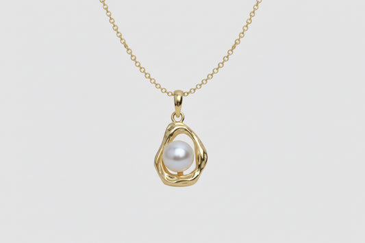 Signature Pearl Necklace
