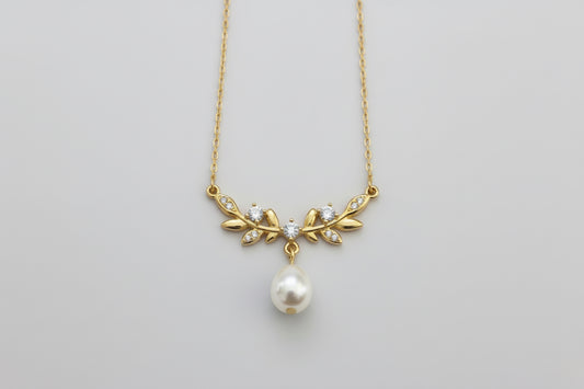 Leaf Pearl Necklace