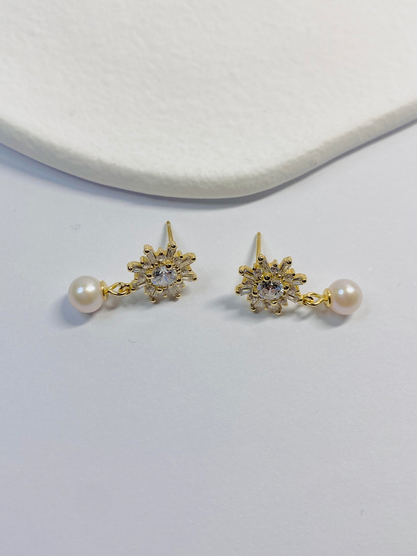 Snow Pearl Earrings