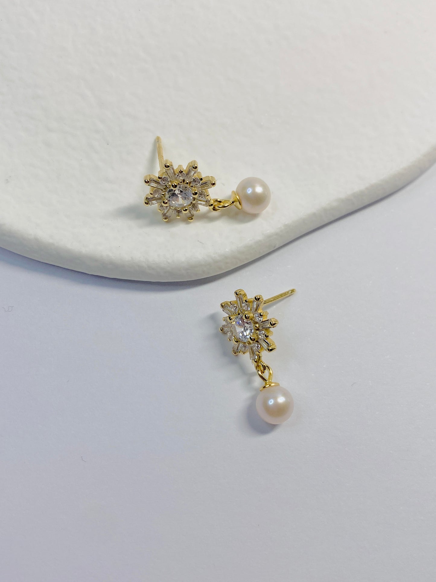 Snow Pearl Earrings