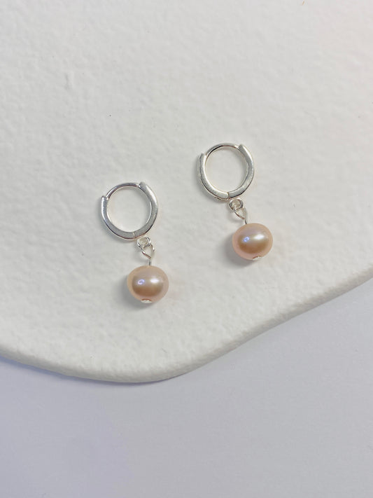 Small Egg Shape Pearl Earrings - Pink