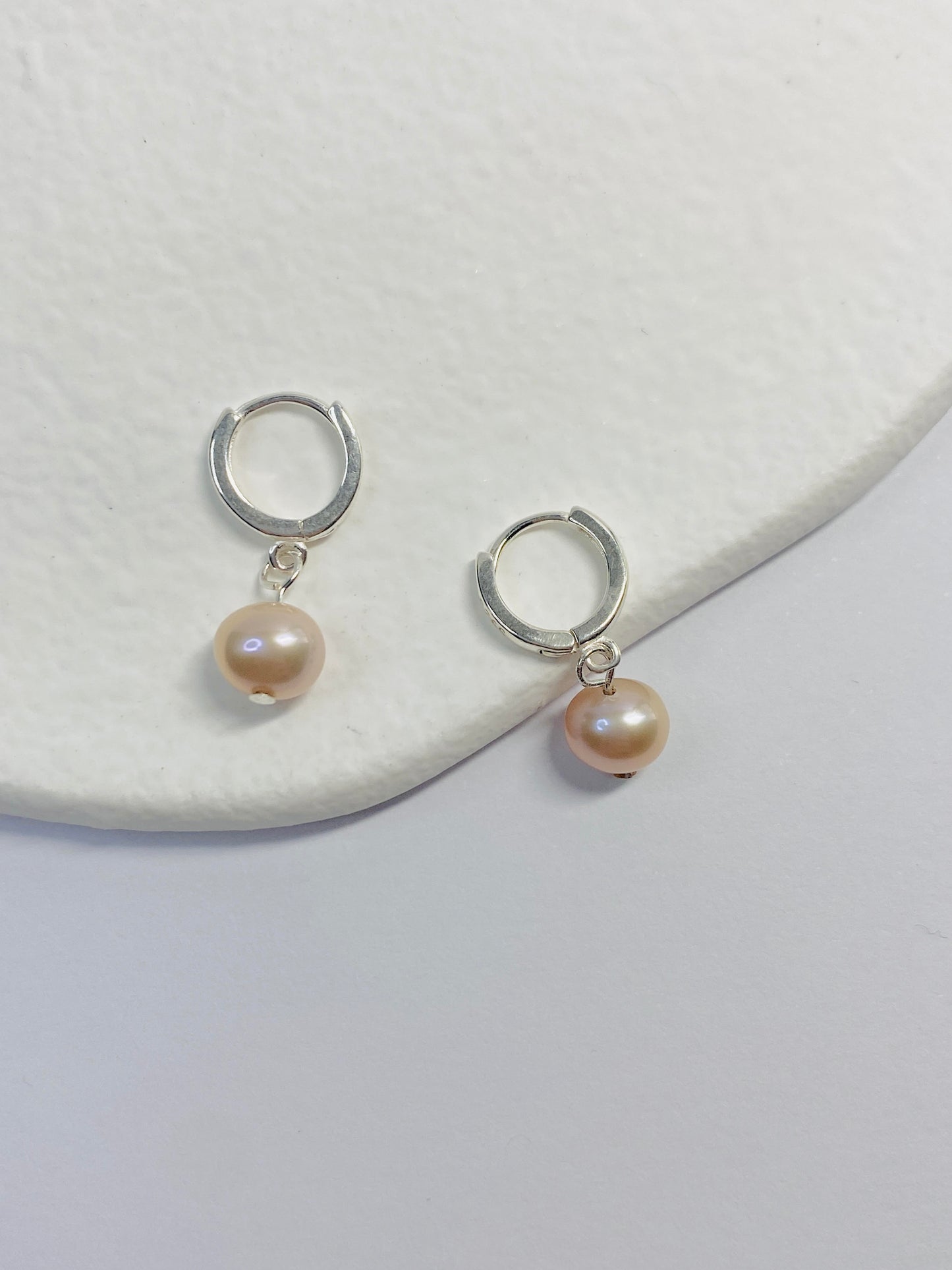 Small Egg Shape Pearl Earrings - Pink