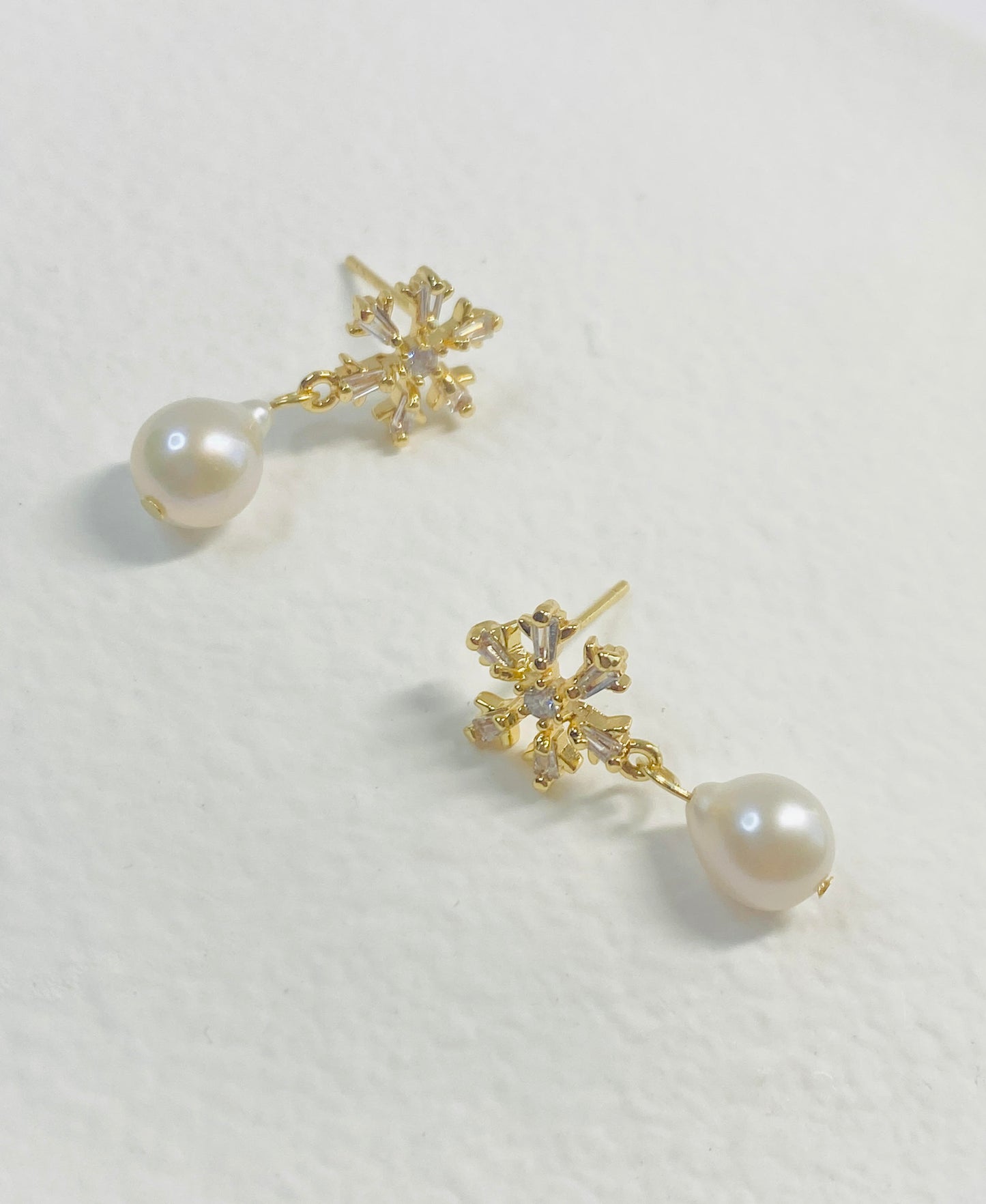 Snow Flake Pearl Earrings